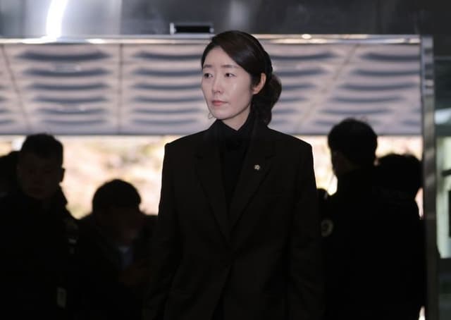 경찰, '1억 공천헌금' 강선우 구속 후 첫 조사