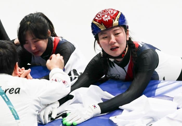 쇼트트랙 여자 계주, 8년 만 금메달…최민정 최다 메달 타이
