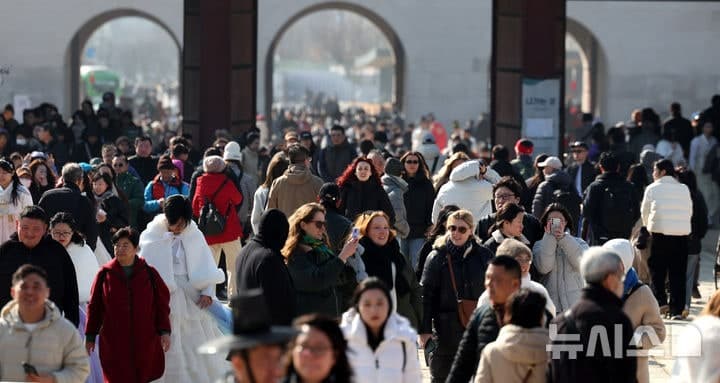 설 연휴 궁궐·왕릉 64만 7천명 방문, 전년 대비 30% 증가 '최다'