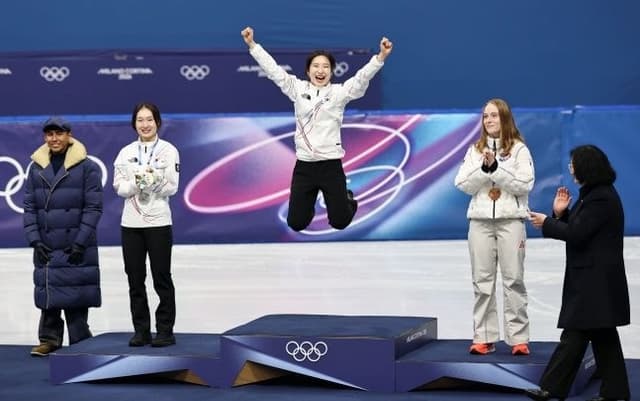 '람보르길리' 김길리, 女 1500m 금메달로 대회 2관왕 등극…최민정은 한국인 최다 메달