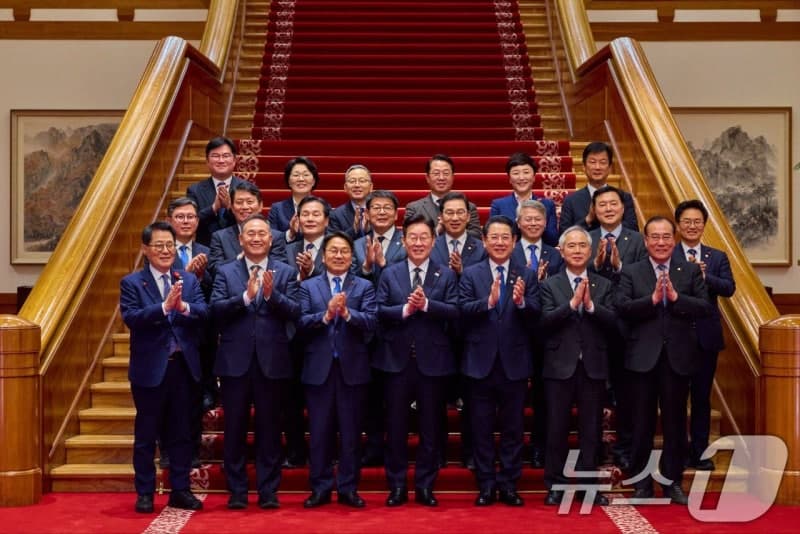 지선 D-100, 320만 인구 이끌 초대 전남광주특별시장은…김영록·민형배 '양강'