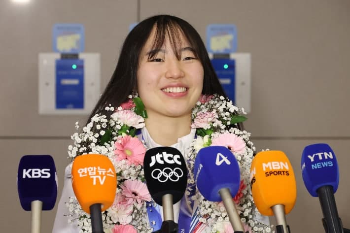 유승은 "꿈같은 동메달…다음 올림픽 위한 동력" 한국 스노보드 새 역사 쓰고 금의환향