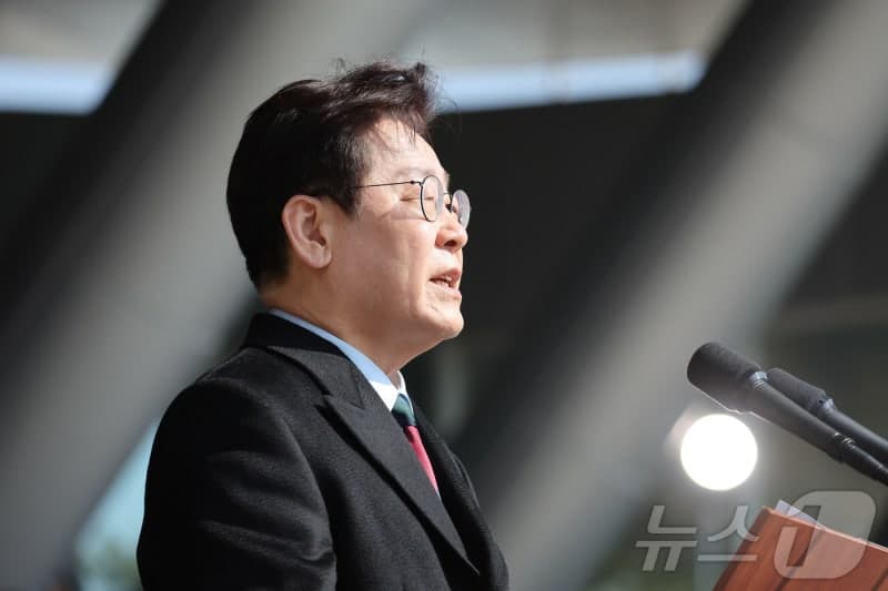 李대통령 "다주택 늘리면 서민주거 안정되나?" "전월세 불안론은 기적의 논리"