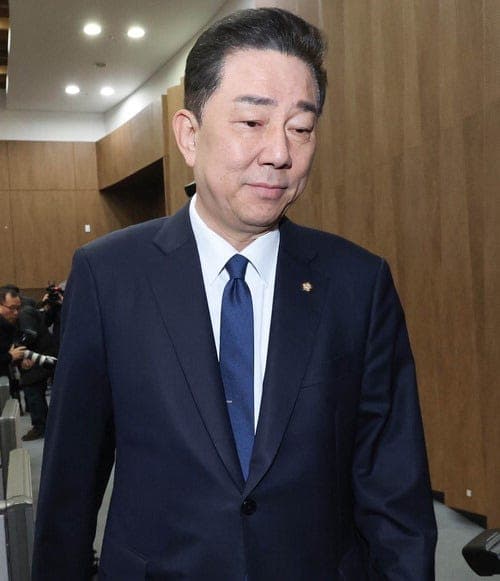 김병기 의원, 13개 의혹 경찰 첫 소환