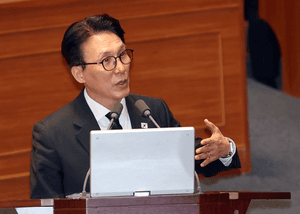 김민석 총리, 함양 산불에 "전 행정력 동원해 주민 대피·진화 총력" 긴급 지시