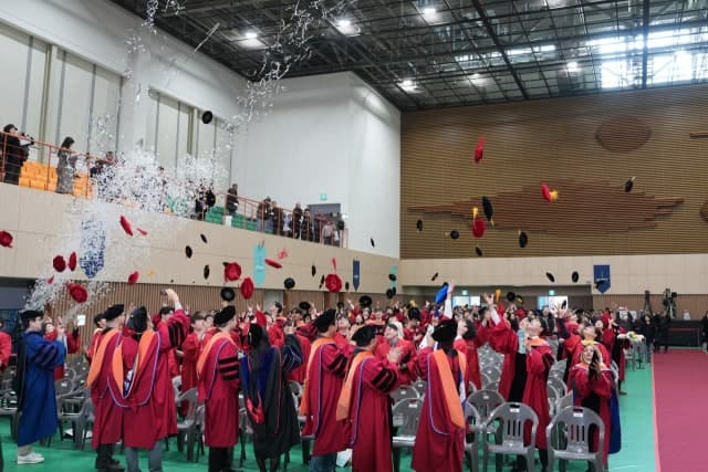 “미래 만드는 개척자 되길” UNIST, 2026년 학위수여식…과학 핵심인재 883명 배출