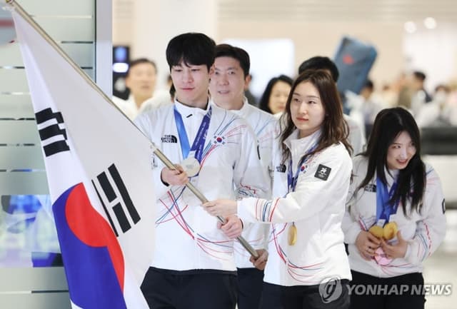 밀라노·코르티나 동계 올림픽 선수단, 금 3개 목표 이루고 귀국