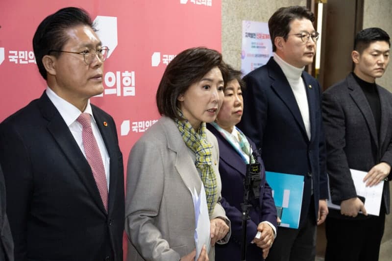 여야, 쟁점 법안 대치…국회 파행 장기화