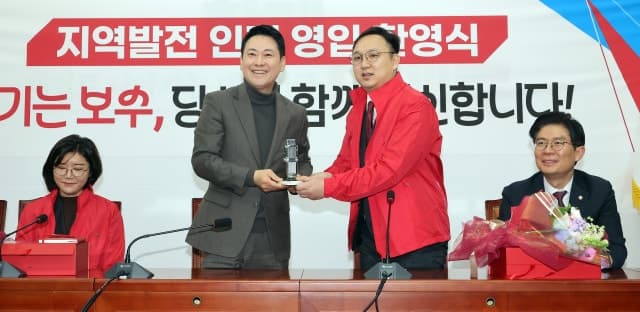 국힘, 6·3지선 1차 인재영입…20년 경력 회계사 손정화·원전 엔지니어 정진우 발탁