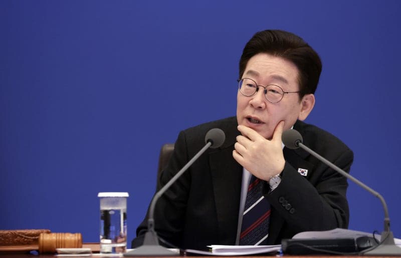 “비싸다” 지적에 100원 생리대 나온다…李대통령 “깨끗한나라에 감사합니다”