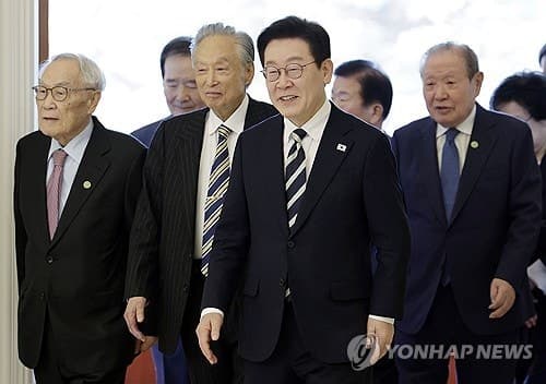 민주당 원로, 남북관계 진전 당부…이 대통령 "평화체제 구축 선제조치를"