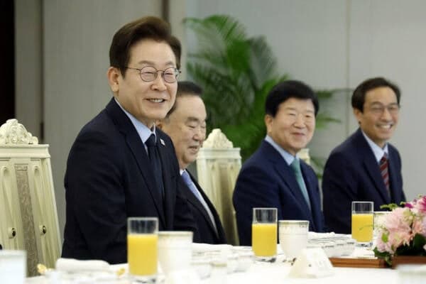 李대통령, 오늘 민주당 상임고문단과 오찬…'통합·민생' 조언 청취