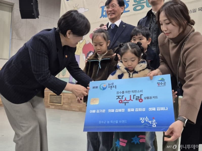 농어촌 기본소득 첫 지급, "닫았던 가게도 다시 연다"…소멸위기 지역에 활력