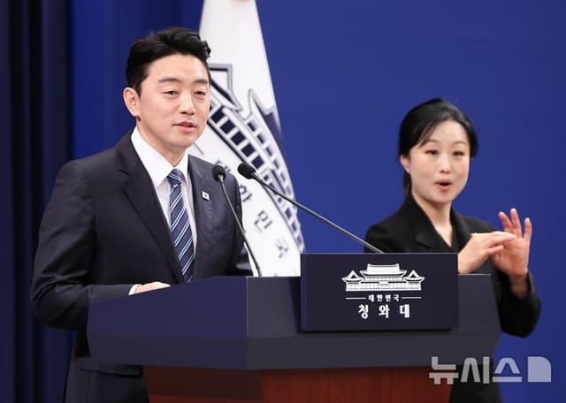 강훈식 "UAE 대통령에 李대통령 친서…'형제 칼둔'에 두쫀쿠 선물"