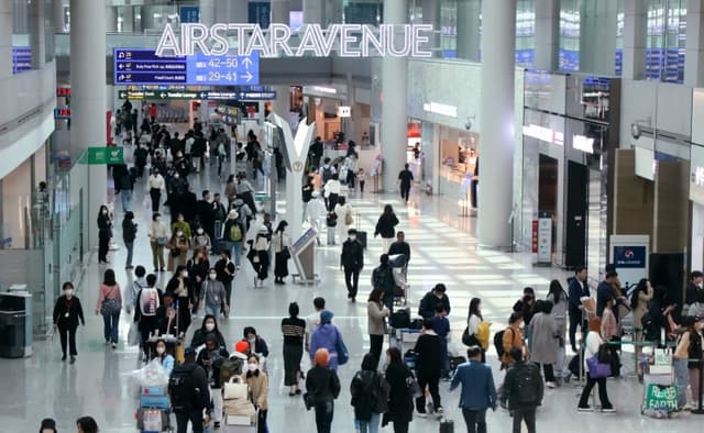 롯데면세점, 3년 만에 인천공항 DF1 사업권 확보…현대면세점 DF2 낙찰