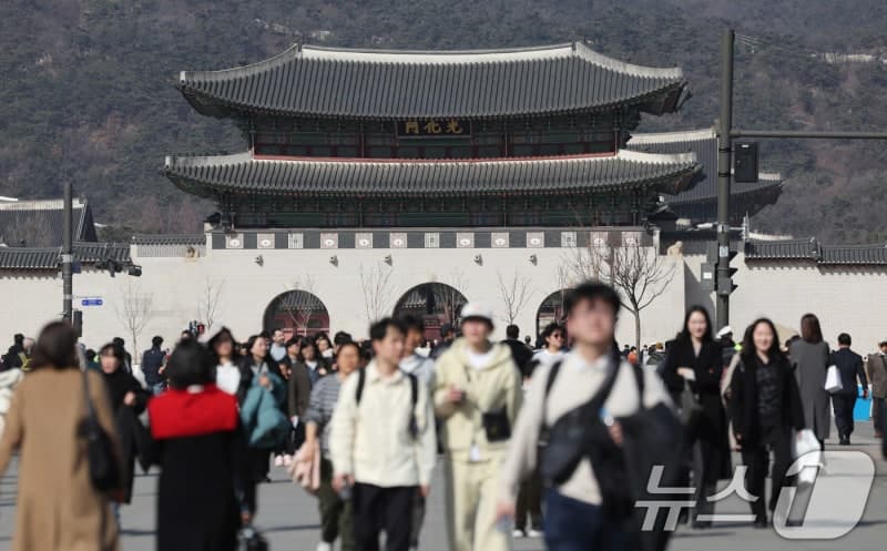 아침엔 살얼음, 낮에는 봄기운…내륙 짙은 안개에 출근길 주의