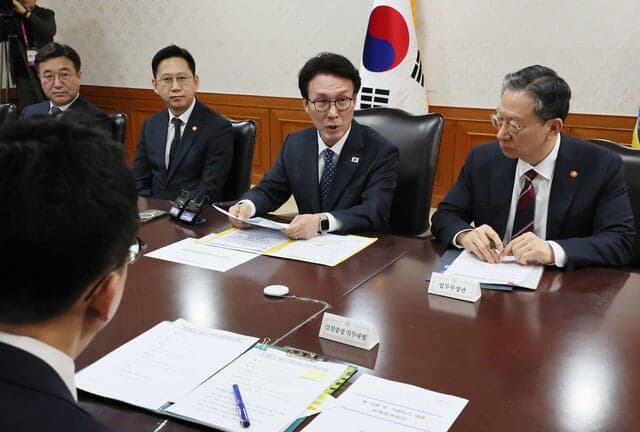 김민석 총리 "가짜뉴스·흑색선전, 민주주의 공적…법과 원칙 따라 엄정 대응"