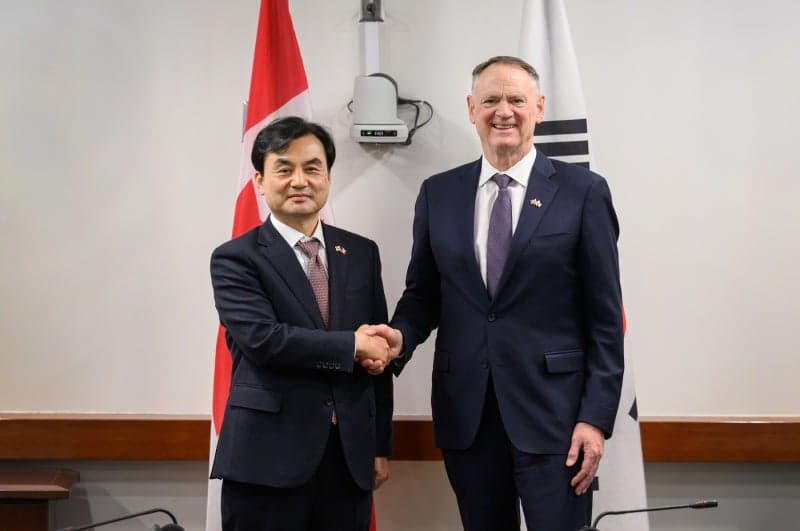 韓·캐나다 국방장관회담 "잠수함 사업, 양국 협력 발전 계기"