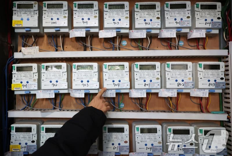 한전, 지난해 영업익 13.5조 '역대 최대'…206조 부채는 과제