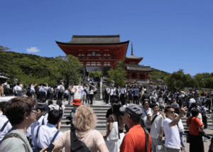 “관광객은 2배 내야”…日 교토시, 버스요금 차등화 추진