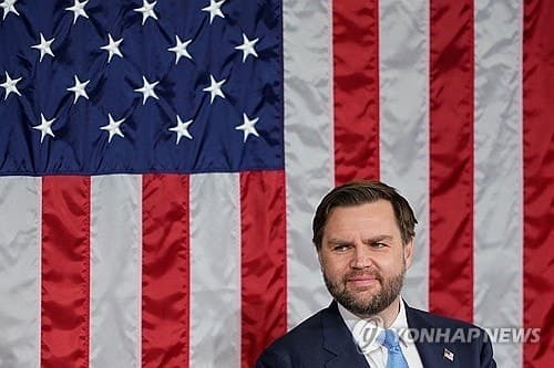 밴스 부통령 "이란 최고지도자, '핵무기 불가' 원칙 수용해야…군사력 사용 권한도 있어"