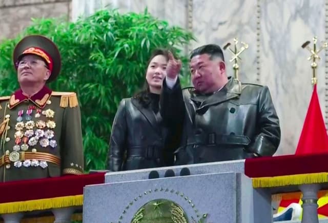 김정은 "한국은 영원한 적"…"완전 붕괴 가능" 언급하며 대미 대화 가능성 열어