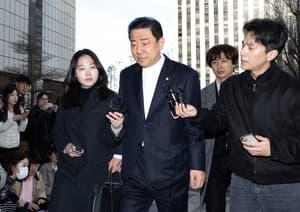 김병기 의원, 13개 의혹으로 연이틀 경찰 조사
