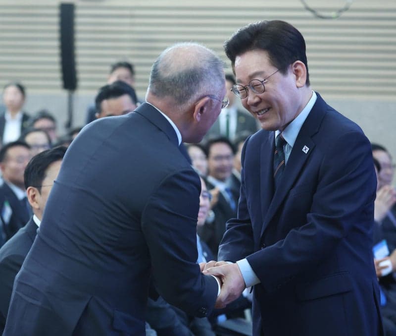 李대통령 "현대차그룹 새만금 9조 투자, 정주영 회장도 자랑스러워할 것"