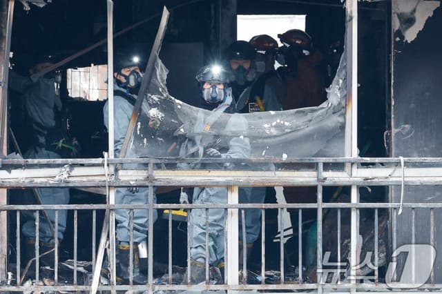 "숨이 안 쉬어져요" 은마아파트 화재 최초 신고자는 숨진 17세 여학생