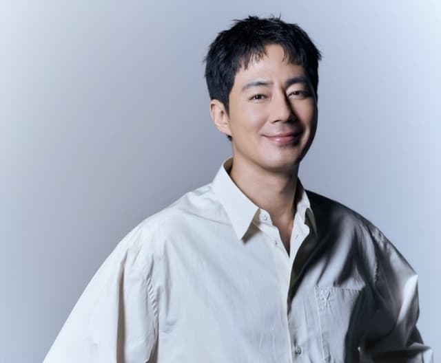 조인성, 사비 털어 상영관 통째로 빌려…팬·보육원 청소년 초청