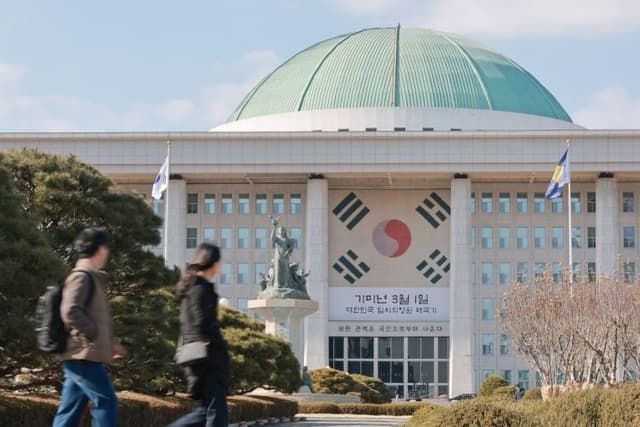 '공공의대법' 복지위 법안소위 통과…공공의료 15년 의무복무