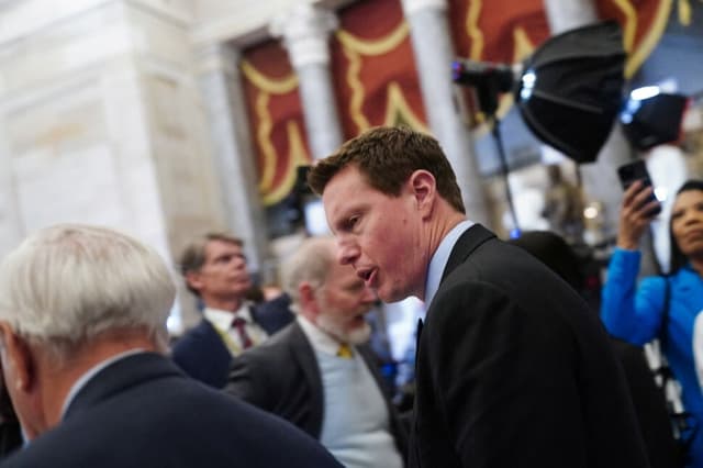 파라마운트, 워너브러더스 158조원에 인수 계약…데이비드 엘리슨 할리우드 왕좌 올라