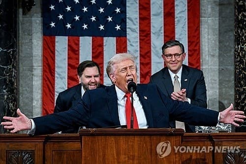 트럼프, 이란 핵협상 상황에 "만족 못 해…어떻게 될지 보자"
