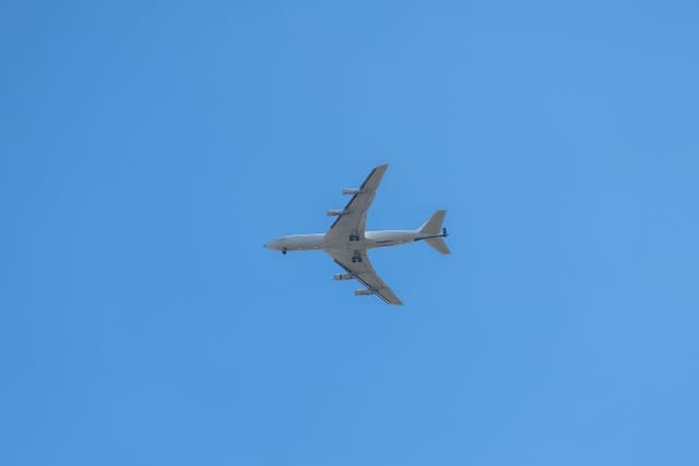 미사일로 뒤덮인 중동 하늘길 폐쇄...전 세계 항공 운항 대혼란