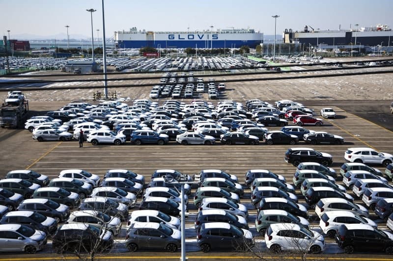 2월 수출 674억달러 '역대 최대'…반도체 160% 급증 견인