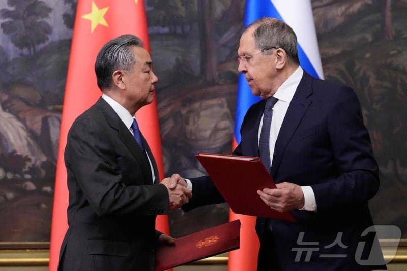 中왕이 "美, 주권국 지도자 살해 용납 불가…일방 행위 공동 반대"