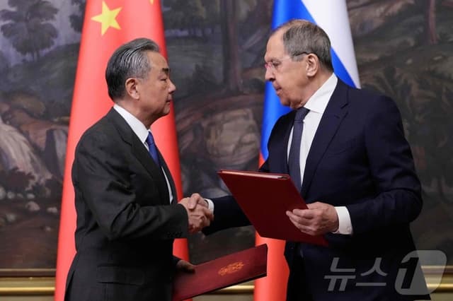 中왕이 "美, 주권국 지도자 살해 용납 불가…일방 행위 공동 반대"