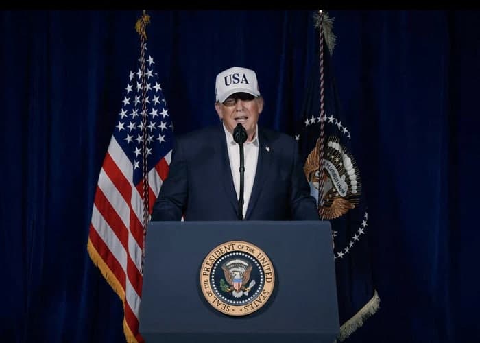 백악관 "트럼프, 밤새 마러라고서 이란 공습 상황 주시…네타냐후와 통화도"