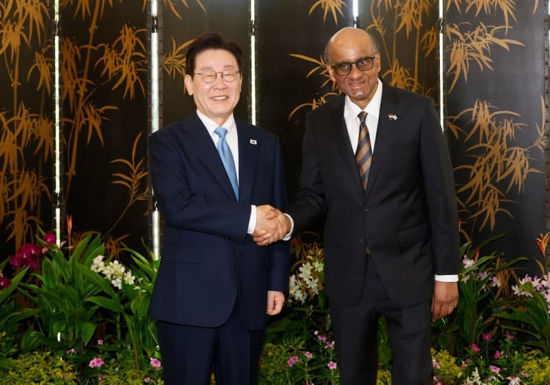 李대통령, 싱가포르 대통령 만나 "부동산 문제 안 되는 게 놀라워…많이 배워가야"