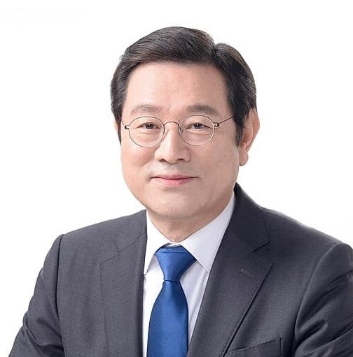 부영그룹, 이용섭 전 건설교통부 장관 신임 회장 선임…"풍부한 경험 갖춘 혁신가"