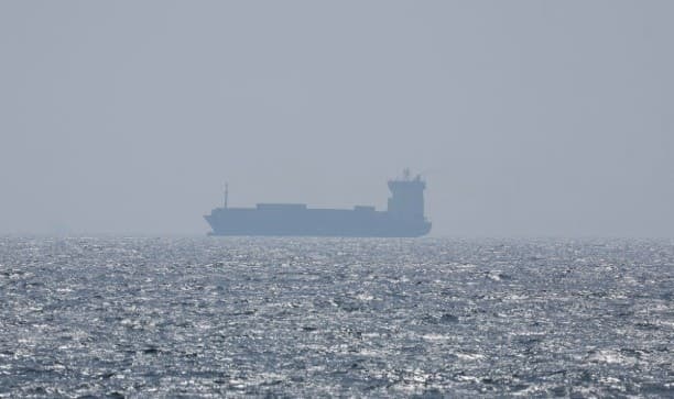 이란 "호르무즈 지나는 선박 모두 불태울 것...석유 단 한 방울도 안 돼"