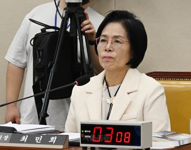 최민희, 정청래·이성윤 이어 ‘재명이네 마을’ 강퇴… "악수 장면 없다고 대통령 영상 조사? 용납 못해"