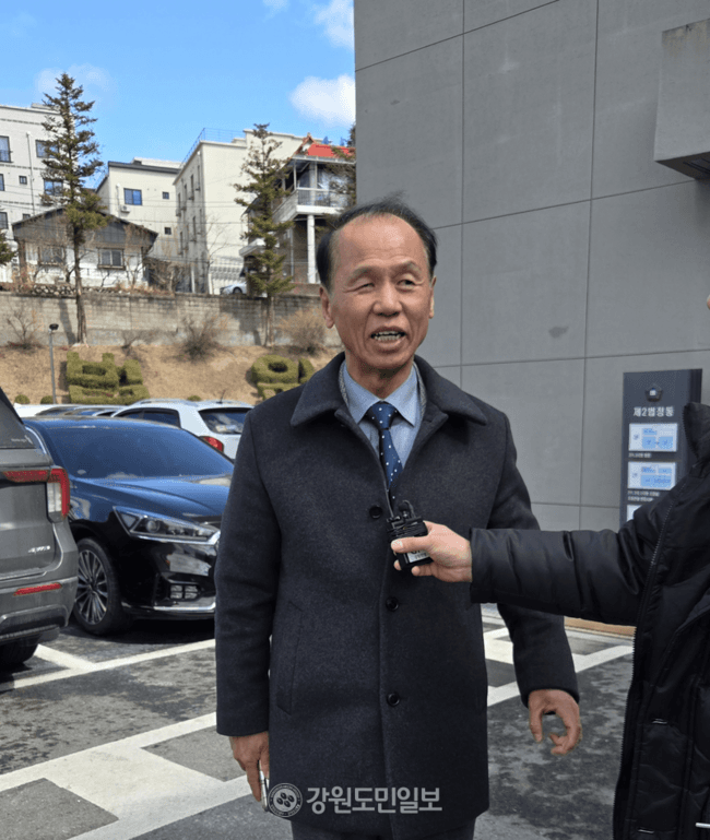 '레고랜드 배임 혐의' 최문순 전 지사 첫 정식 재판…검찰·피고인 측 치열한 공방