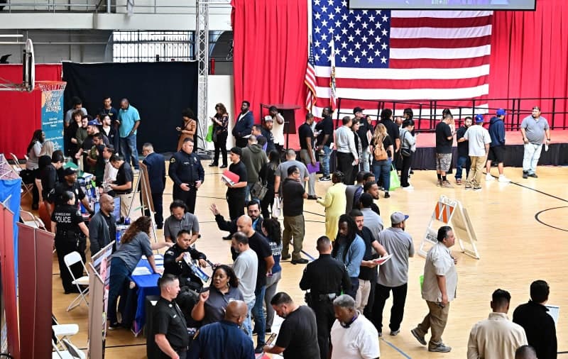 美 2월 민간고용 6만3천명 증가, 작년 7월 이후 최대폭