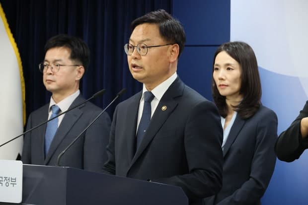 호르무즈 해협에 한국인 선원 186명 승선 중…해수부 "생필품 보급·귀국방안 선사와 논의"