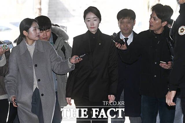 “증거 인멸 우려” 강선우·김경 구속… 경찰, ‘1억원 행방’ 대질 조사 검토