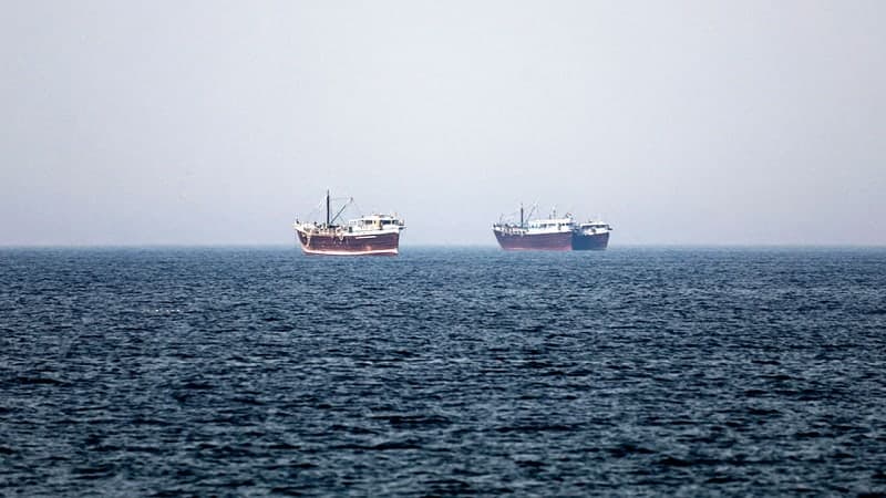 걸프해역 안쪽서 유조선 피격…"소형선 접근 후 굉음"