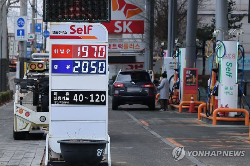 석유업계 "국제유가 급등에도 주유소 가격 안정화 위해 적극 협조"