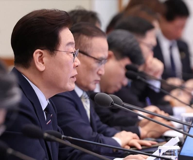 이대통령, 7대 비정상 정상화…유가 담합 엄정 대응