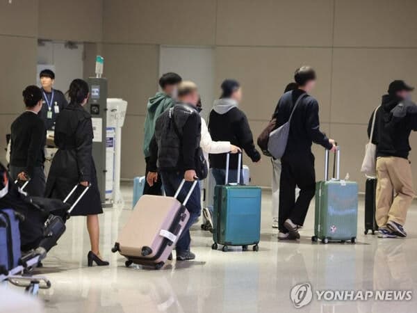 '중동피란' 한국인 372명 탄 두바이 직항편 인천공항 도착